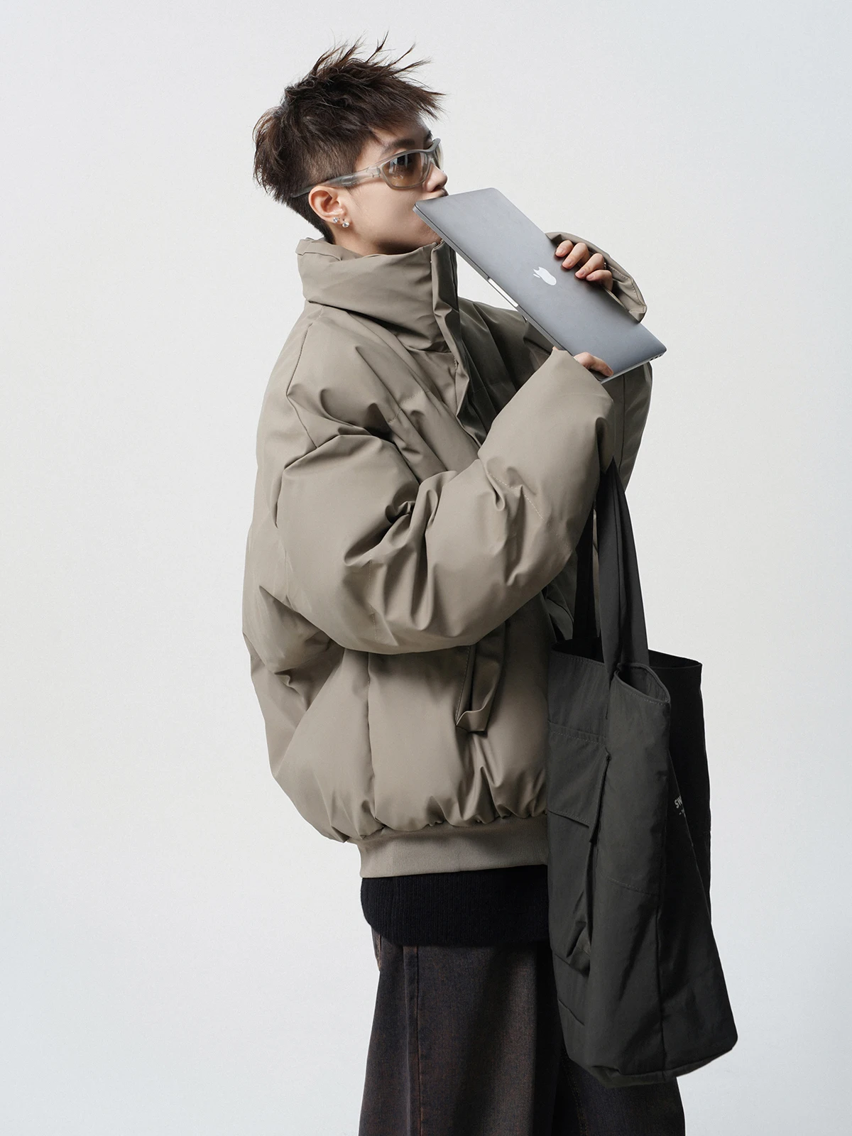 سترة باركاس رمادية فضفاضة ذات ياقة ثابتة على الطراز الأمريكي لشتاء 2025 سترة عالية الشارع رائعة وبسيطة باللون الأسود منقوشة من القطن #2