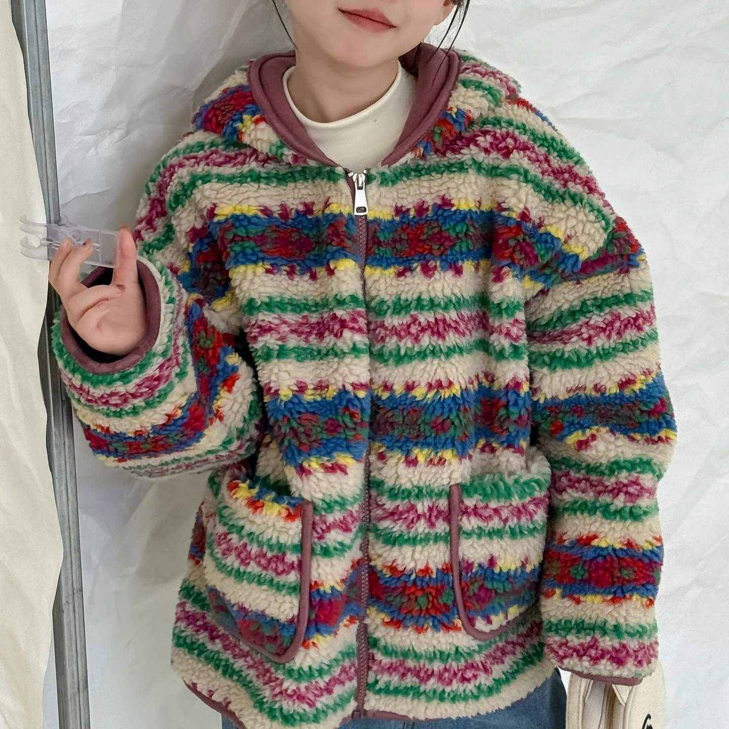 Meninas casaco 2025 outono e inverno novas roupas infantis estilo coreano menina bebê moda cor cordeiro pele de pelúcia casaco integrado