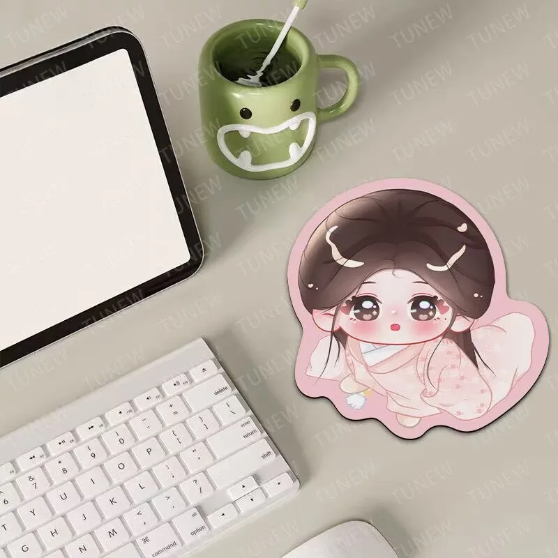 

Ju Jingyi's' Moon Scale Qiji 'Mouse Pad Cute Dewu Clothing Design Office Workstation Convenient and Stainproof Desk Mat Washable