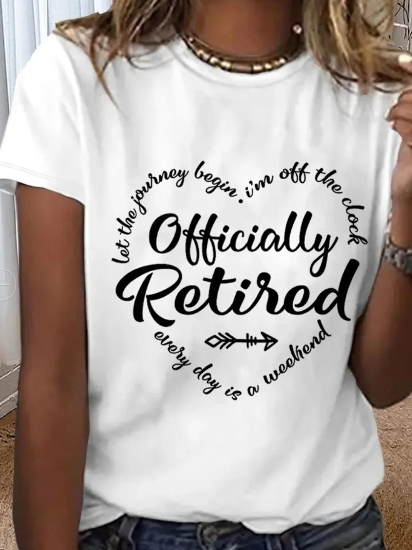 

Women's Retirement gift Officially Retired Text Letters Simple T-Shirt Regular Fit Slight Stretch Fabric