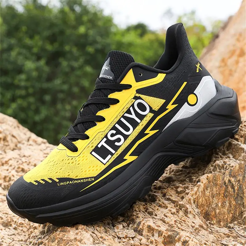 Unisex Outdoor Sports Climbing Shoes Four Seasons Outdoor Couple Hiking Shoes Fashionable Professional Running Shoes for Daily M