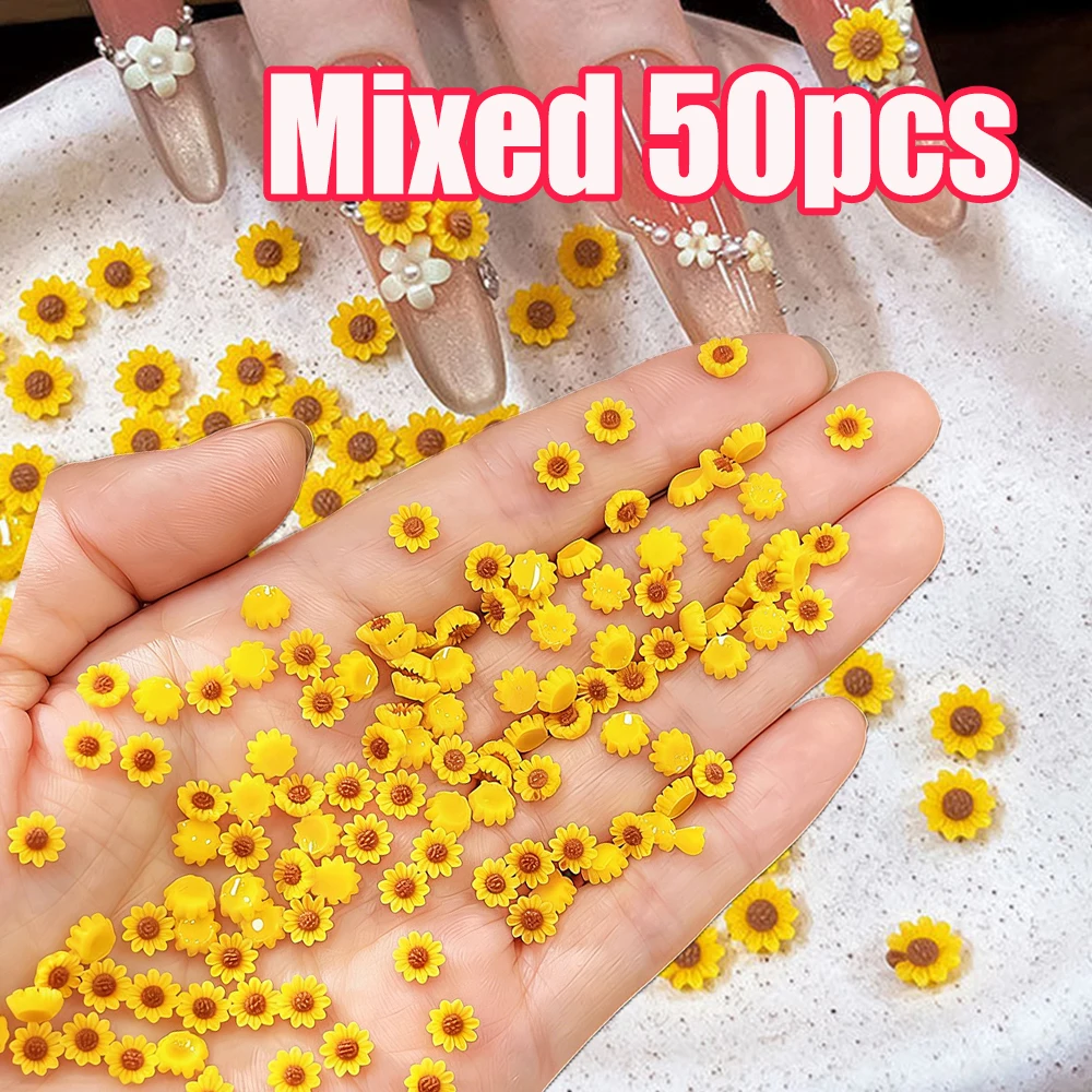 50 Stück Niedliche Gänseblümchen-Sonnenblumen-Nagelkunst-Anhänger 4*4mm Harz Mini-Sonnenblumen-Nagelkunst DIY Frühling Sommer Sonnenblumen-Maniküre-Teile