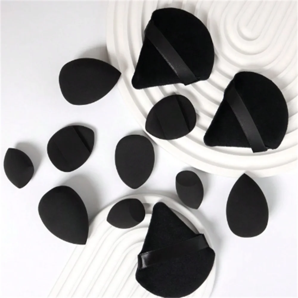 Zestaw gąbek do makijażu w jednolitym kolorze z wyciętymi podkładkami w kształcie kropli do aplikacji makijażu w stylu akwareli