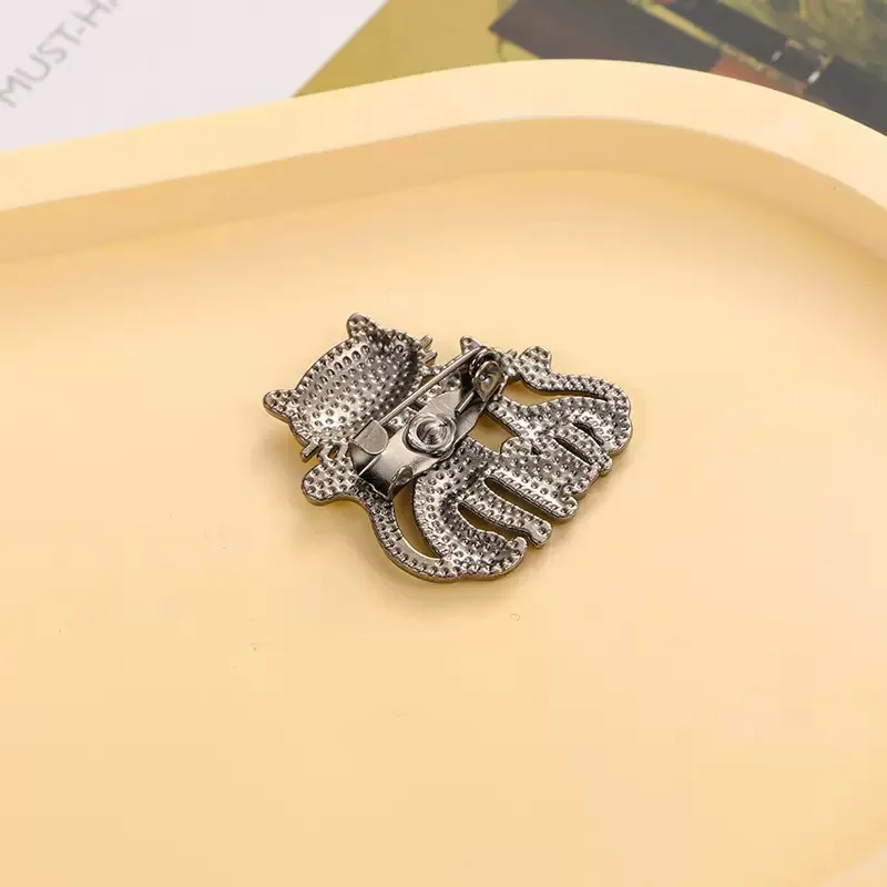 4-piece set of colorful, cute cat-themed clothing, hat, backpack, and brooch badge gift