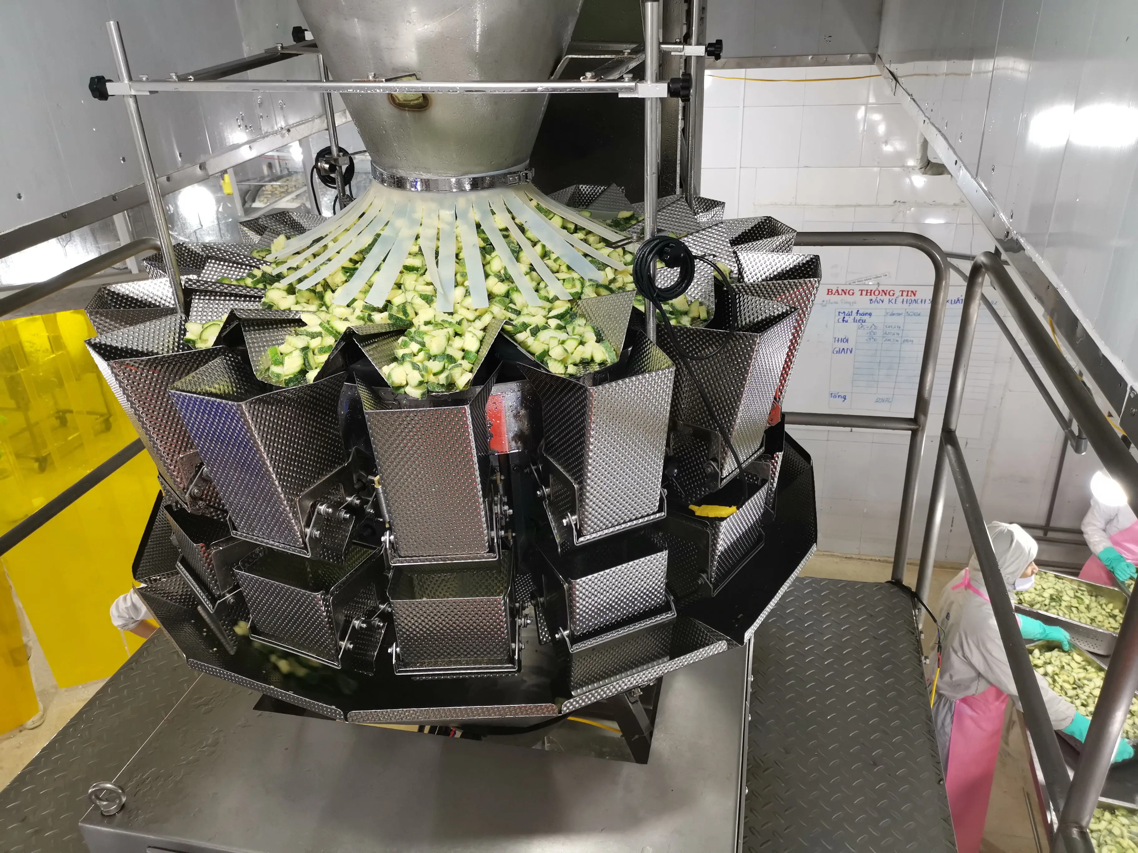 Fully automatic multihead weigher 500g lettuce tray packing machine