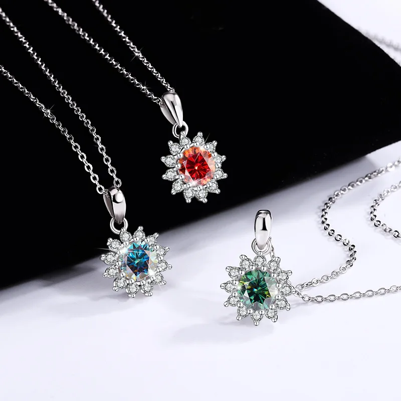

High-quality Silver Moissanite Necklace, Women's Sunflower Diamond Pendant, Light Luxury and Versatile Collarbone Chain