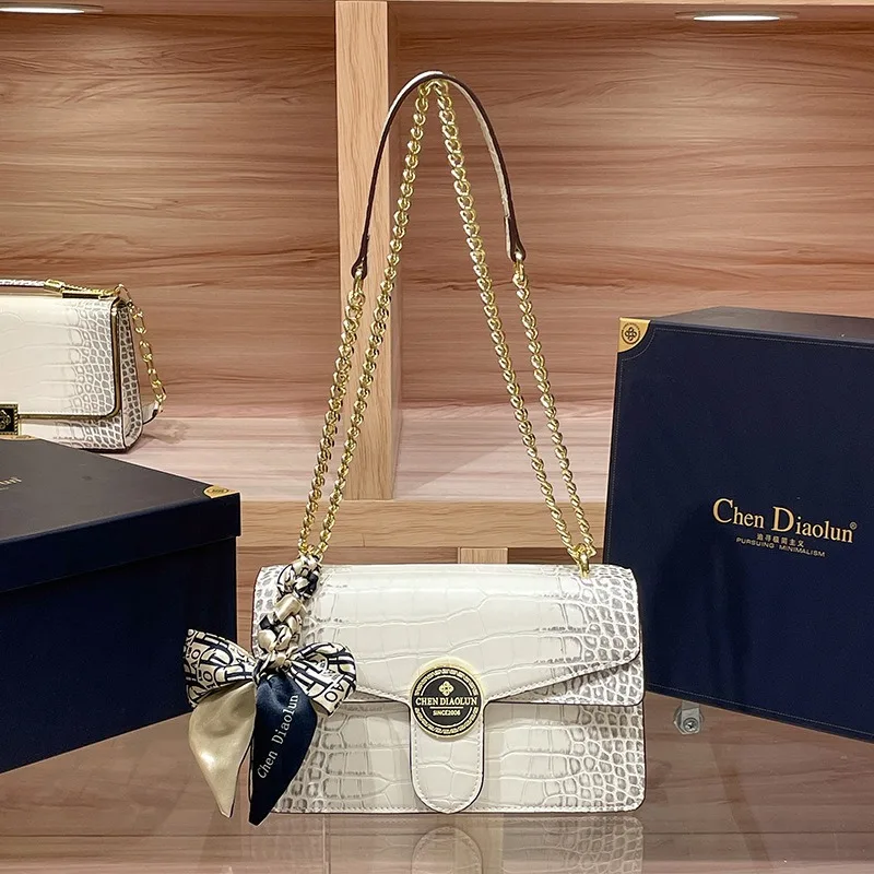 

2026 New Crossbody Small Square Bag Women Fashion Trendy Single Shoulder Retro Chain Bag