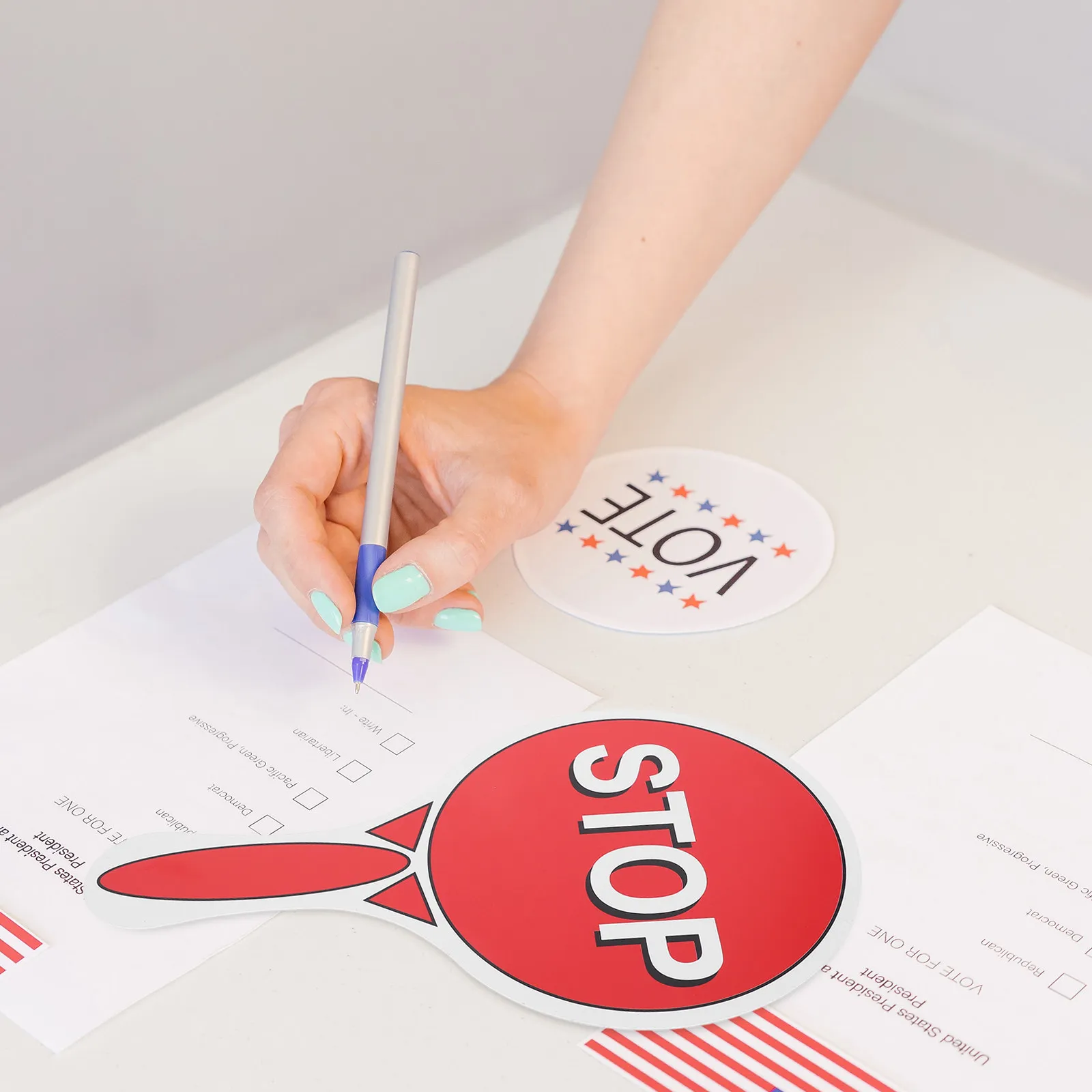 

Double Sided Handheld Traffic Signs for Kindergarten Elementary Students Traffic Safety Awareness Training Classroom