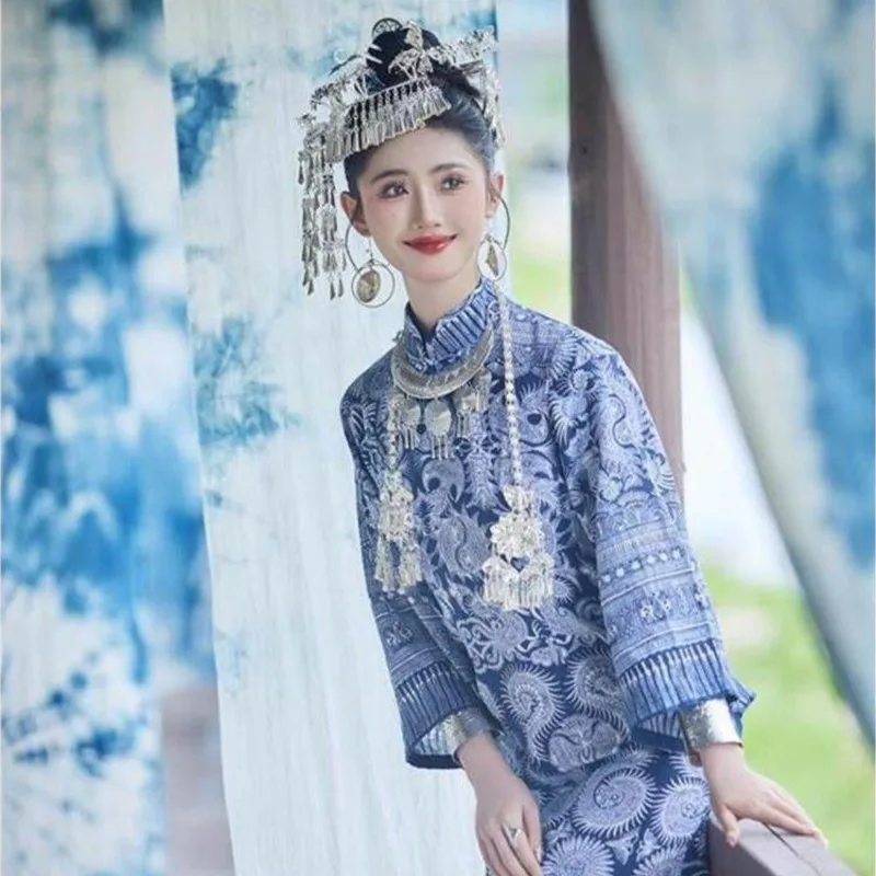 

Batik cheongsam ethnic costume long dress set travel photography portrait and clothing