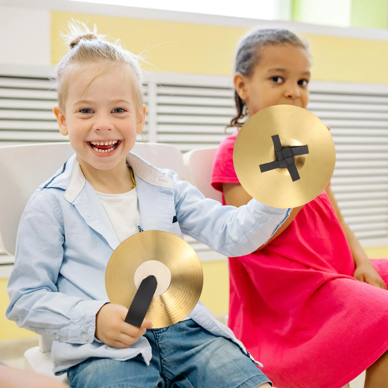 Platillos de mano para niños, Mini instrumento de percusión con sonido claro y brillante, accesorios de fiesta de baile de rendimiento de Metal portátiles y ligeros