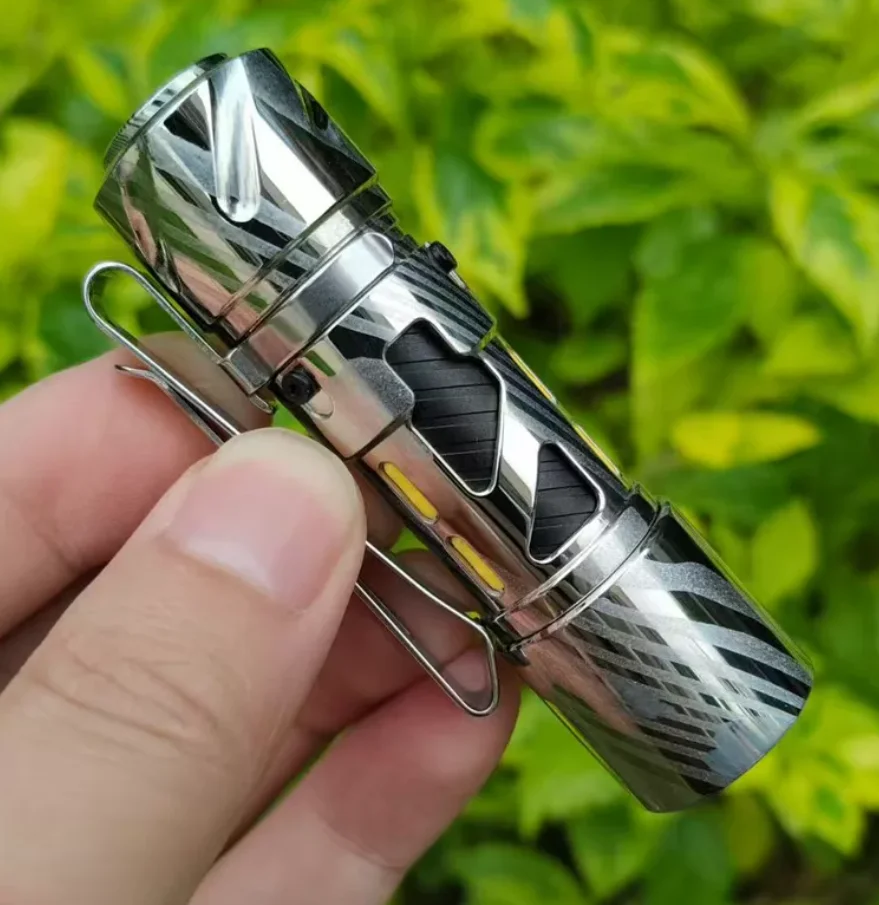 Used EDC LOOP SK03 timascus Flashlight Outdoor Tools Torch Lamp decompression toy