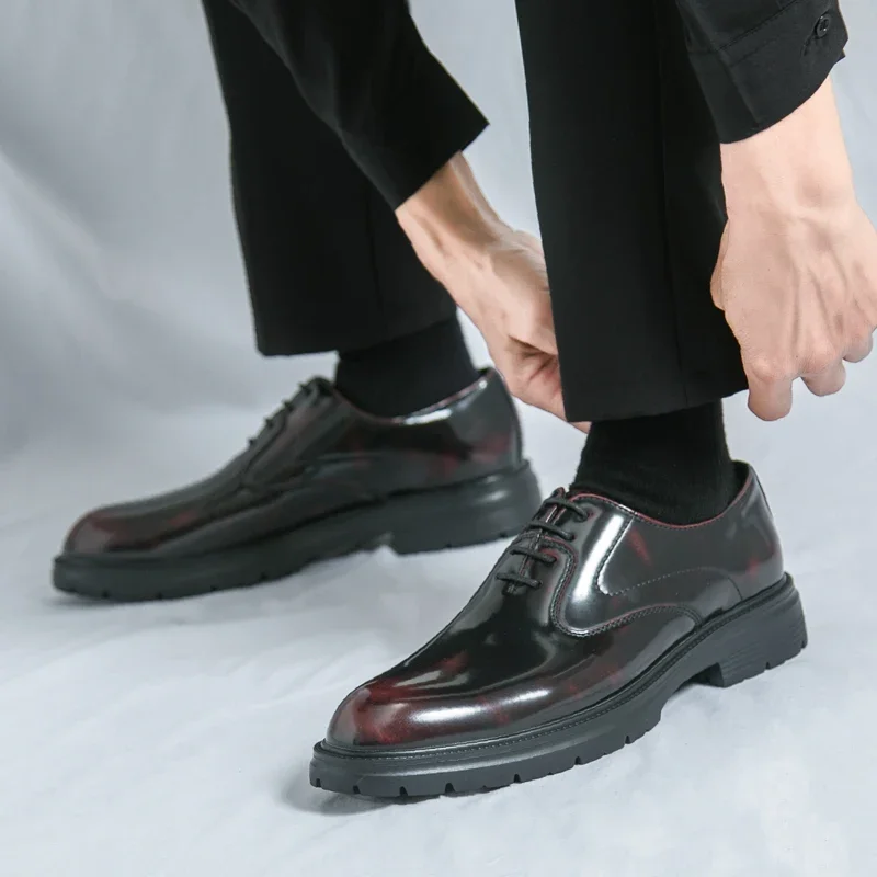 

Брендовые мужские повседневные кожаные туфли с лакированным кружевом и круглым носком, весенние мужские новые удобные классические оксфорды на толстой подошве