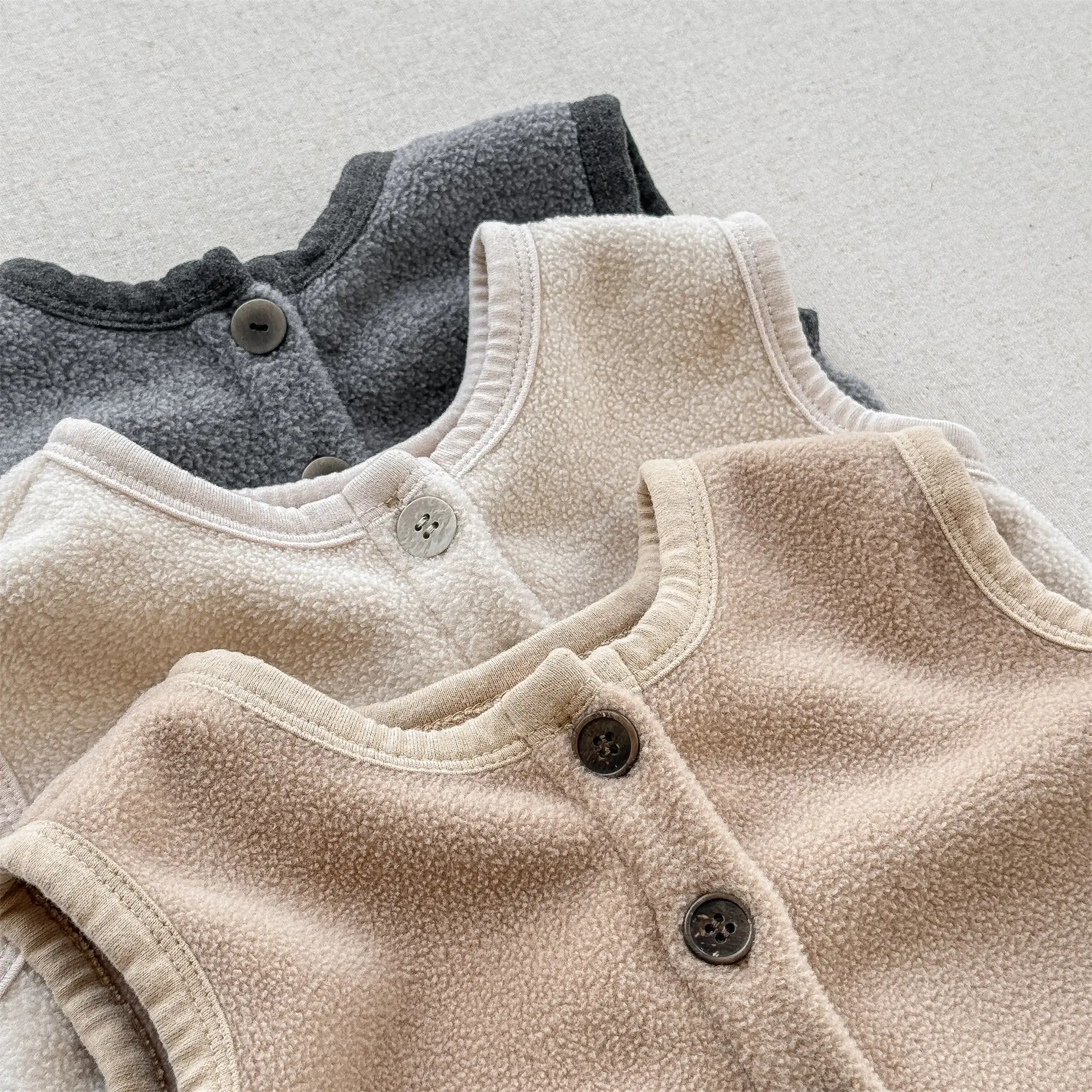 خريف 2025 سترة أطفال على الطراز الكوري للأولاد والبنات سترة بدون أكمام من الصوف المرجاني ملابس خارجية ناعمة دافئة ملابس للأطفال من سن 1 إلى 8 سنوات #5