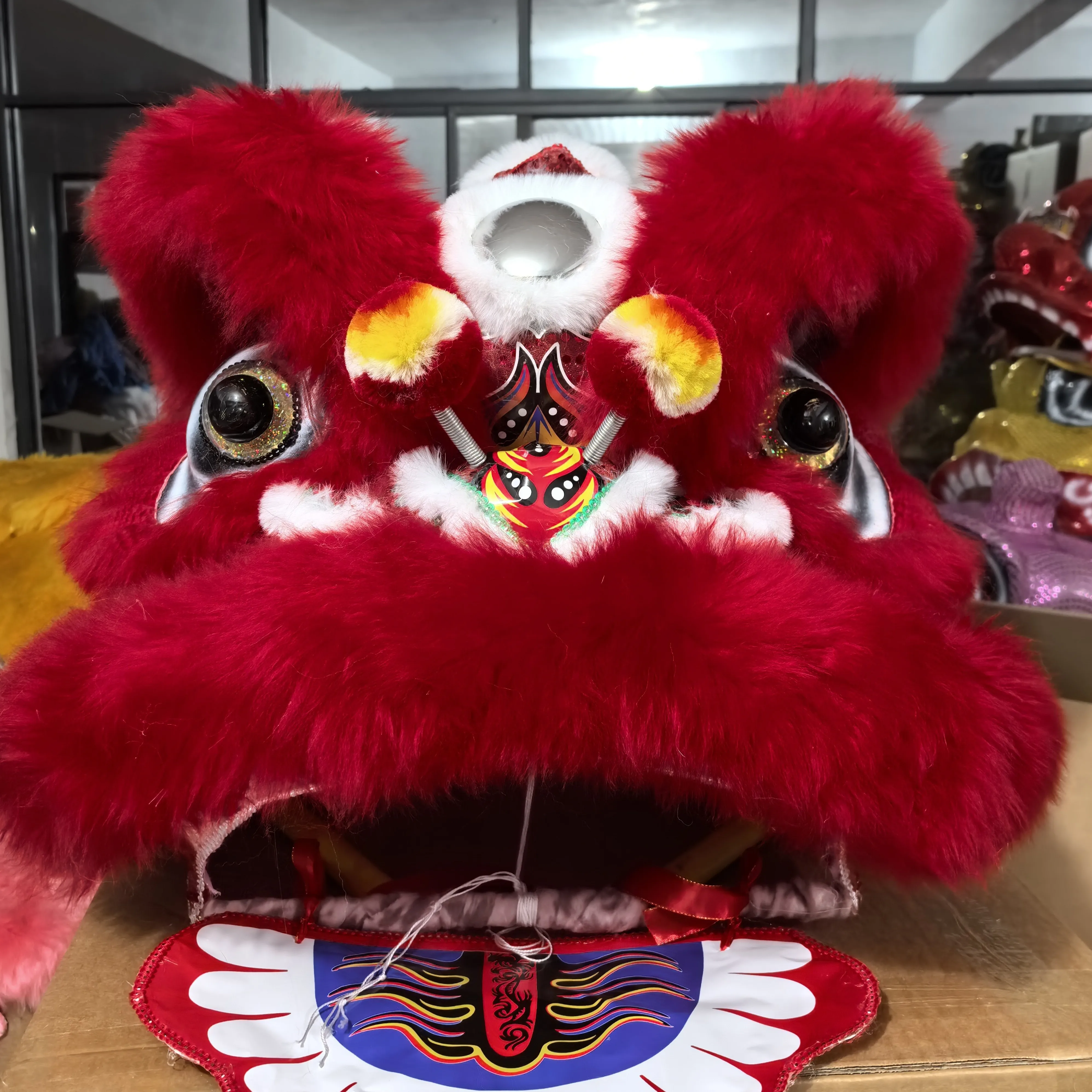 

Chinese Folk Parade Wool Southern Green Lion Dance Costumes Luminous 2 Adult Players Furry Handcrafted Outfits for Halloween