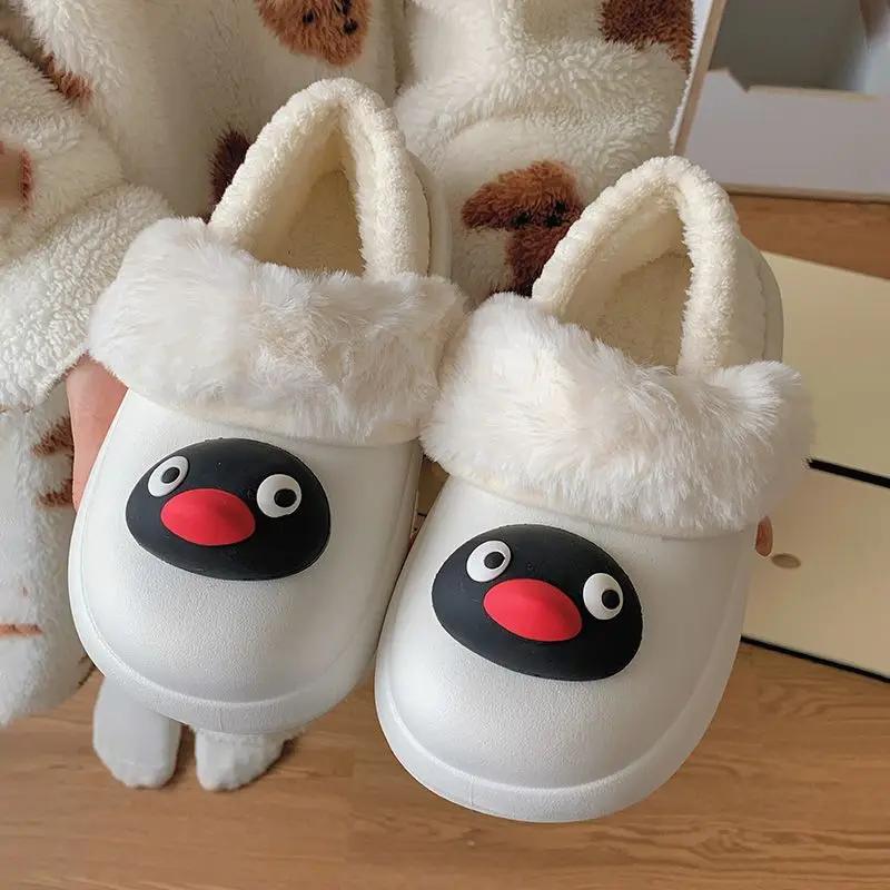 مقاوم للماء البطريق نِعال من الفراء امرأة الكرتون أحذية قطنية 2025 موضة جديدة الانزلاق على أفخم المتسكعون الإناث المنزل قباقيب غامض الأحذية