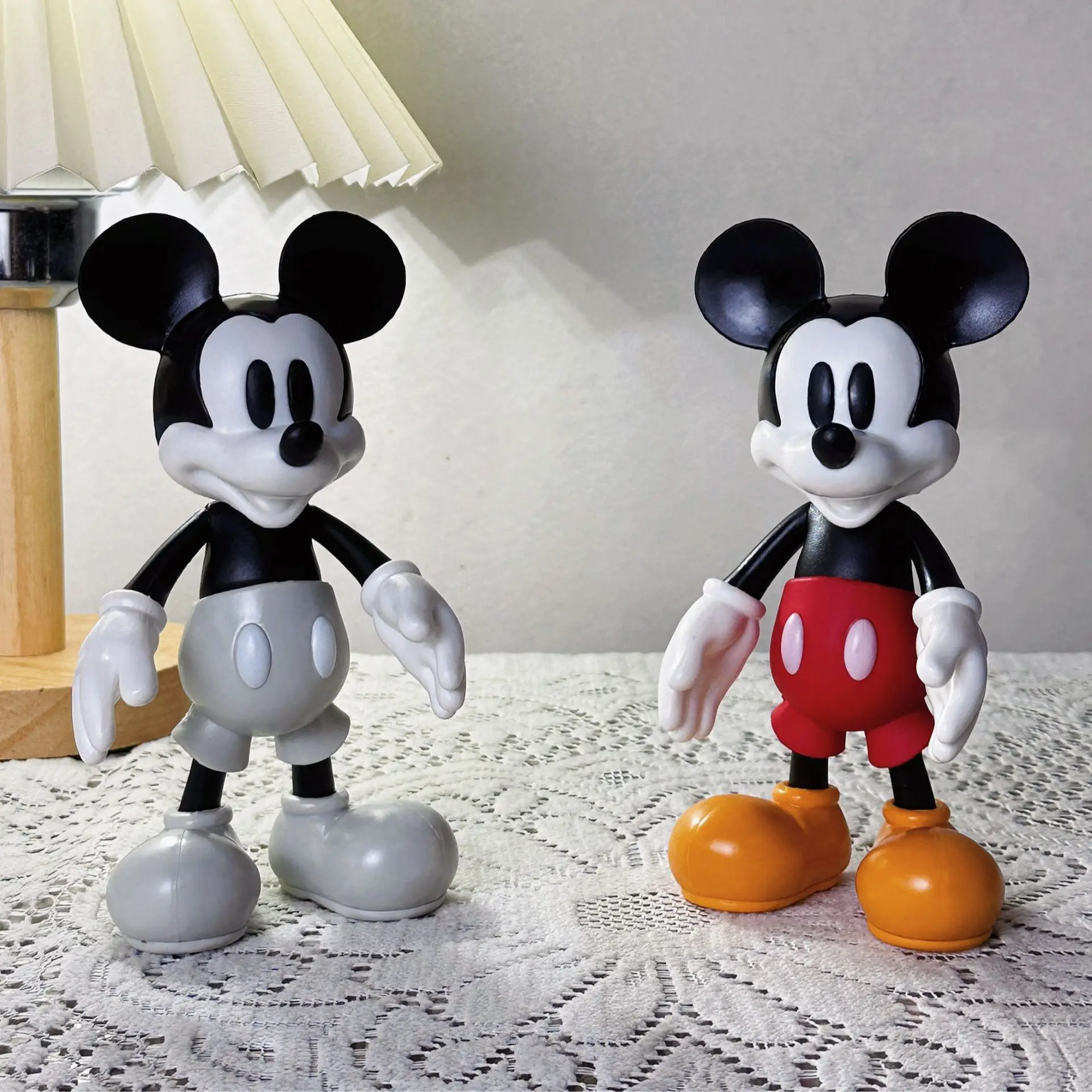 

2025 The New Hot-selling Cartoon Mickey Movable Joint Hand-made Living Room Desktop Decoration Gift Personality Retro