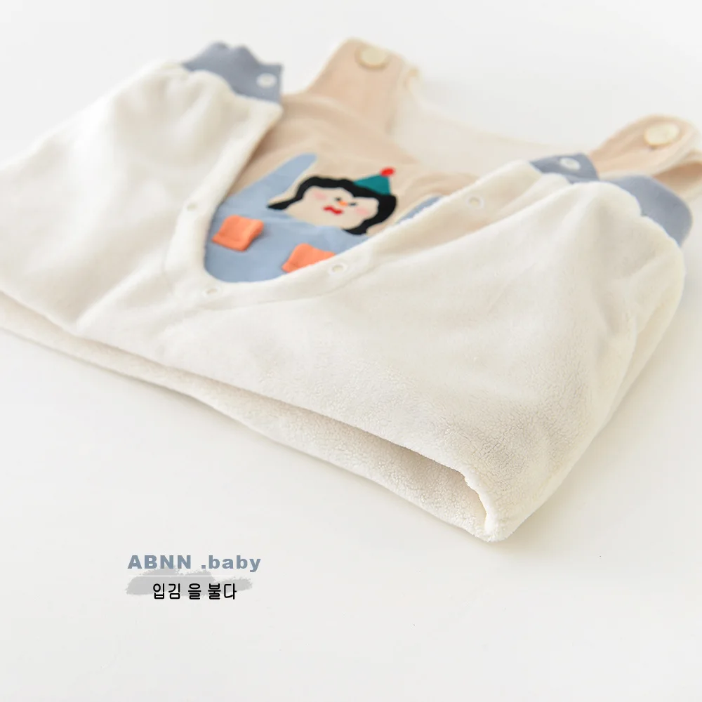 بدلة أطفال شتوية جديدة لعام 2025 بدون أكمام رومبير دافئ بالإضافة إلى ملابس مخملية سميكة للأولاد برسوم كارتونية بدلة قفز من الصوف للفتيات الرضع ملابس للأطفال الصغار