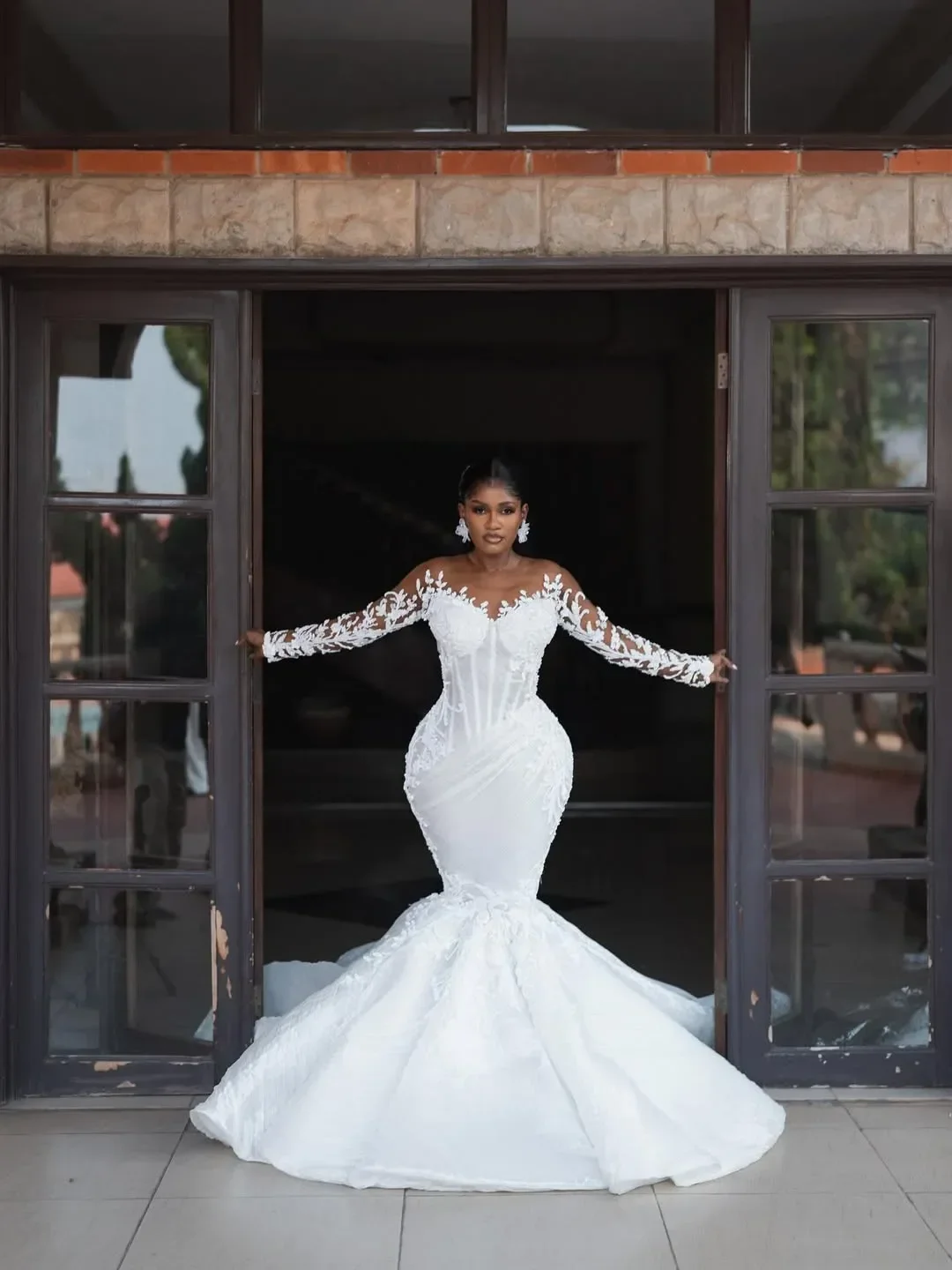 Elegant White Mermaid Lace Decal African Women's Sexy V-Neck Transparent Long Sleeved Trailing Dance Bridal Gown Customized