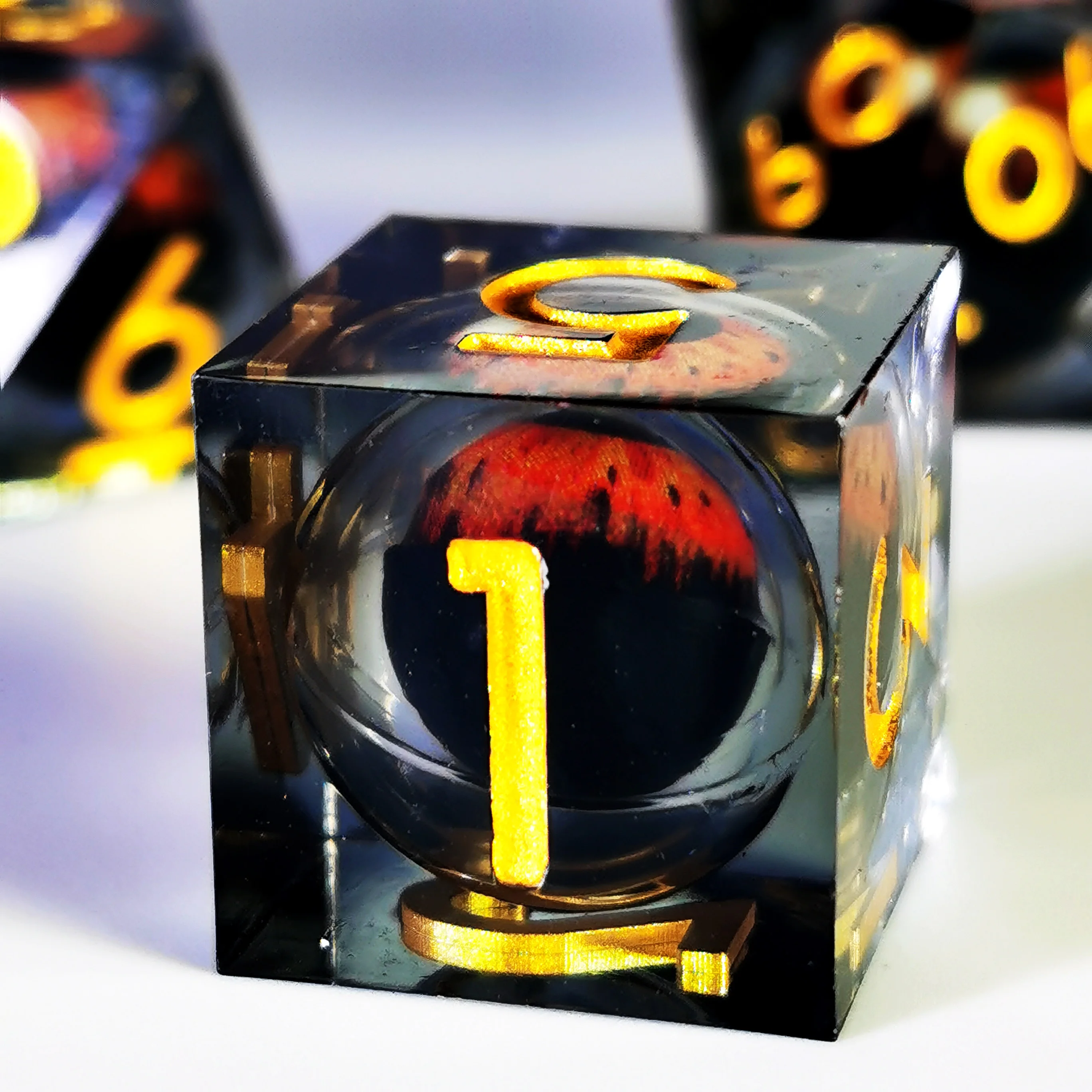 Set di dadi DnD con occhio di drago rotante - 7 dadi poliedrici in resina, numeri gialli trasparenti per giochi RPG D&D