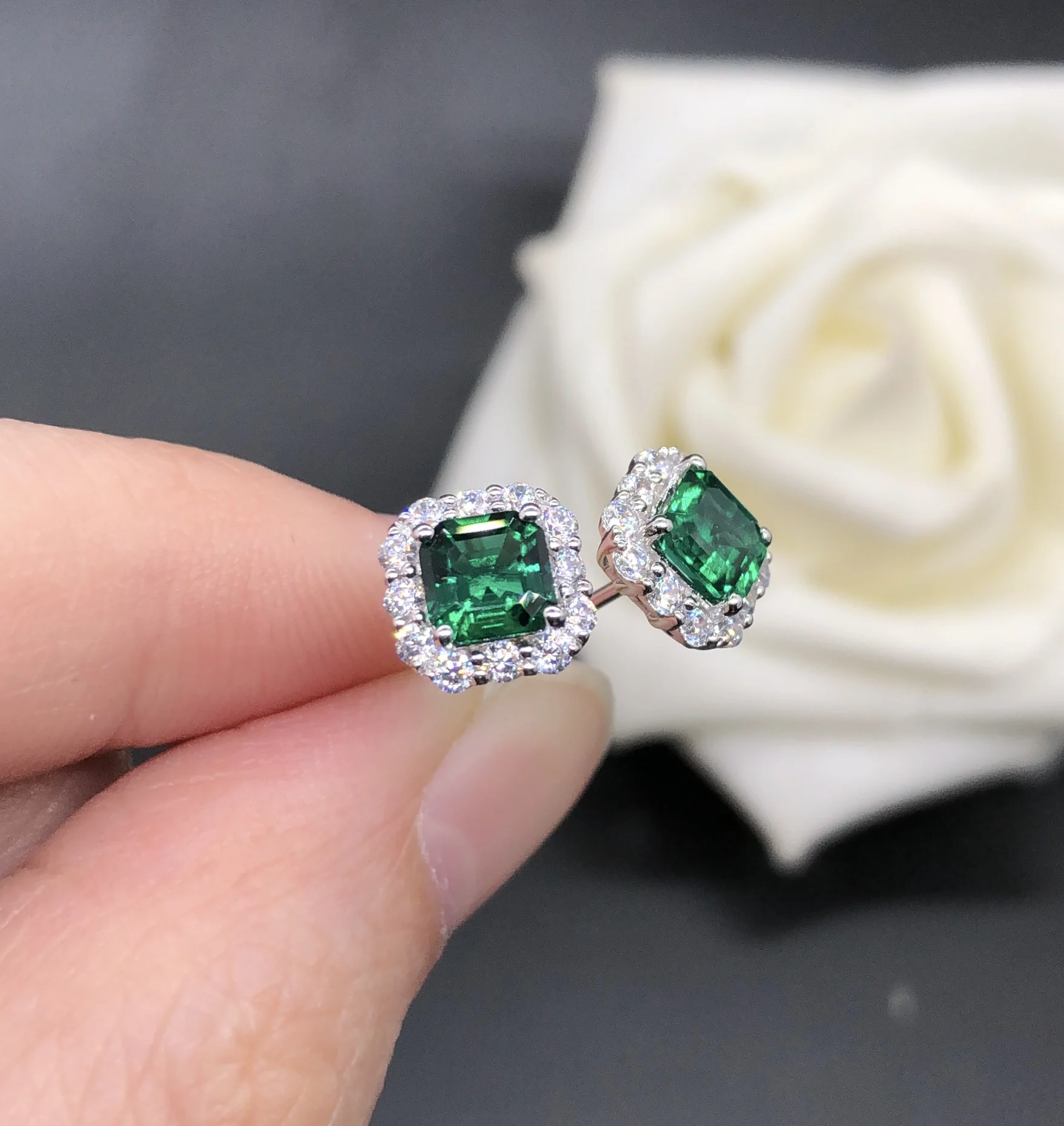 

0.5Ct each ear Lab Grown Emerald Stud Earrings Solid 14K White Gold Engagement Jewelry 066