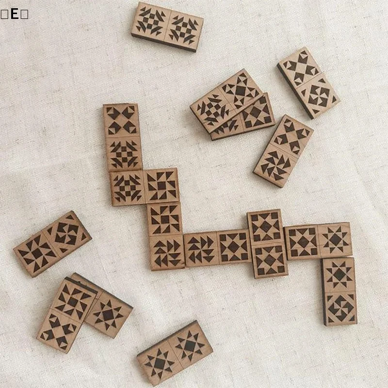 

Набор домино из 28 деревянных плиток с лазерной гравировкой, игра в домино для взрослых, набор домино из вишневого дерева из 28 элементов〔Winter5〕