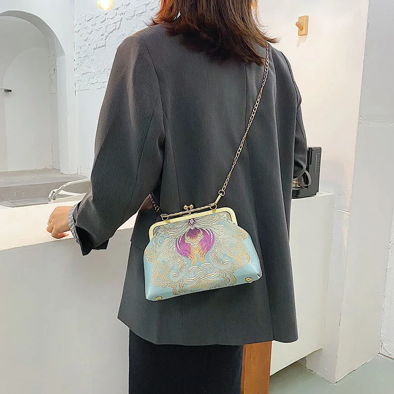 New Women's Casual Cheongsam Bag Vintage Buckle Shell Shoulder Bags 2023 Fashion Travel Handbag Makeup Storage Package Wallet