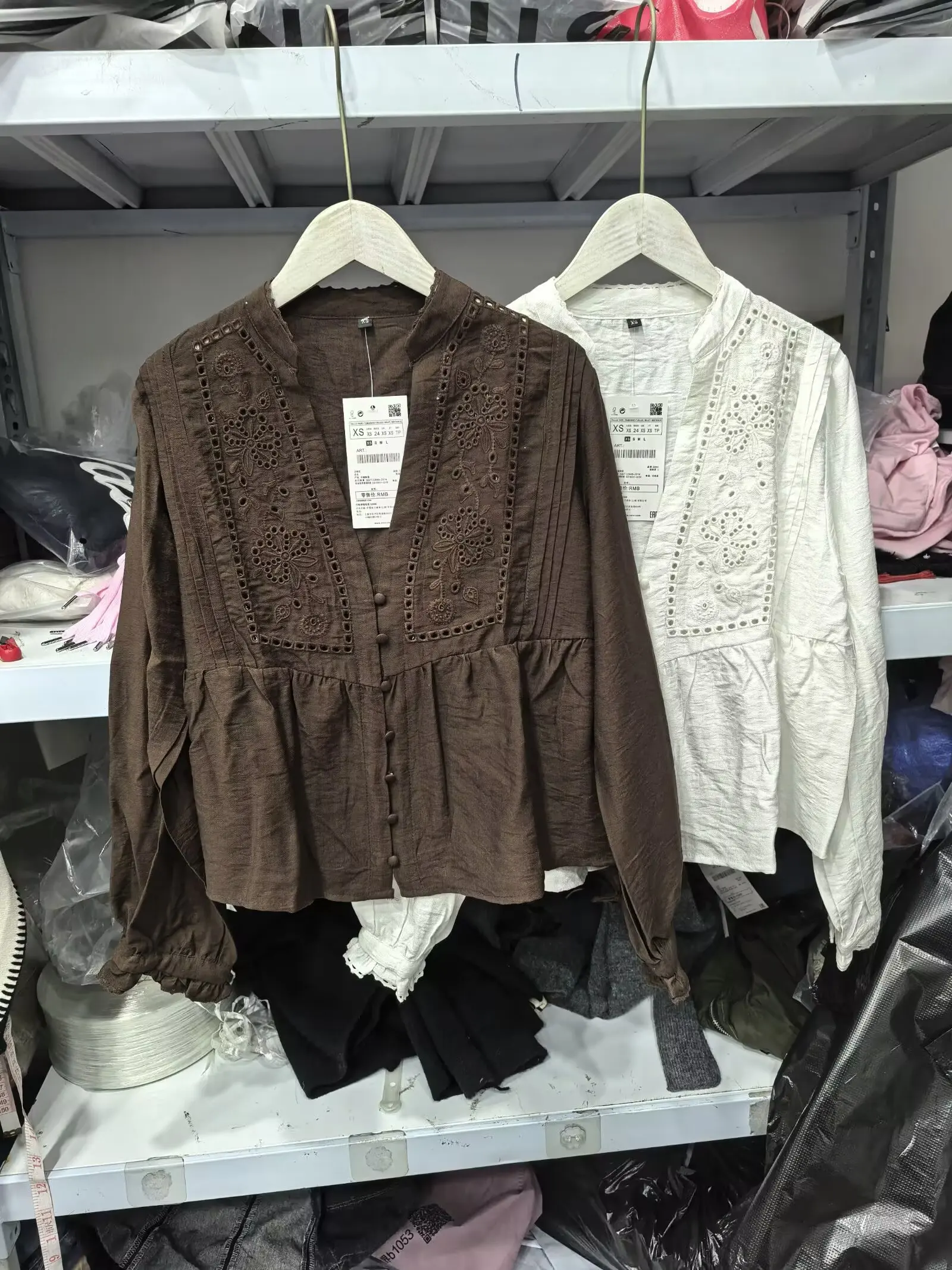 

Женская модная повседневная блузка с V-образным вырезом и длинным рукавом, с вышивкой и ажурными элементами, в стиле ретро, универсальный пуловер, лето 2026