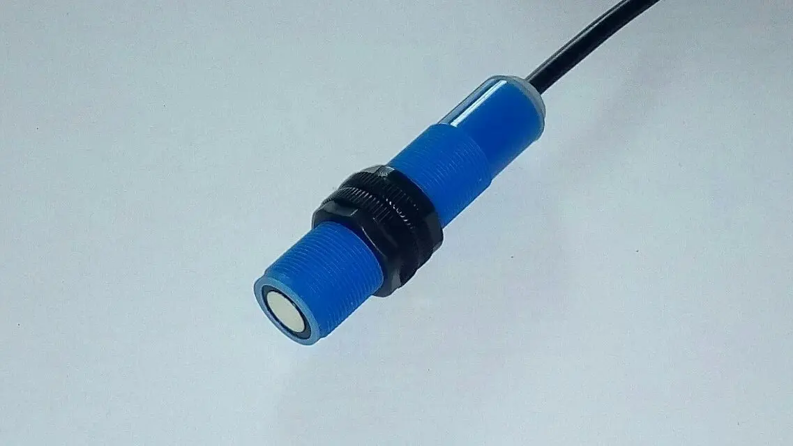 

Custom Ultrasonic Sensor 873P-D18AV-2200-D4