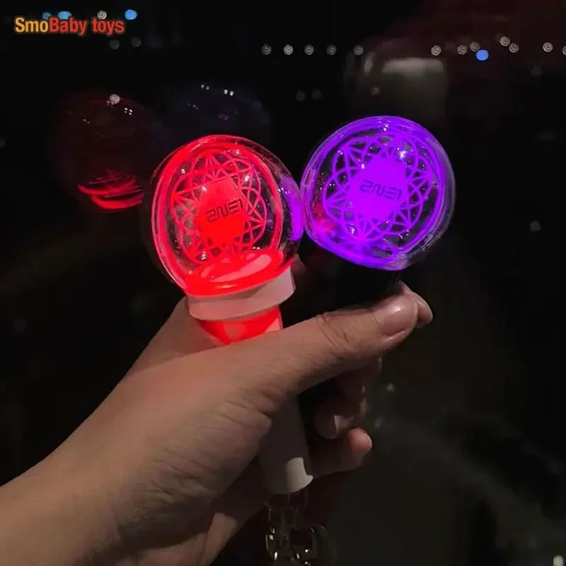 Kpop 2ne1 Mini Lightstick Key Ring Glow Stick Keychains لمحبي 2ne1 Lightstick Gift