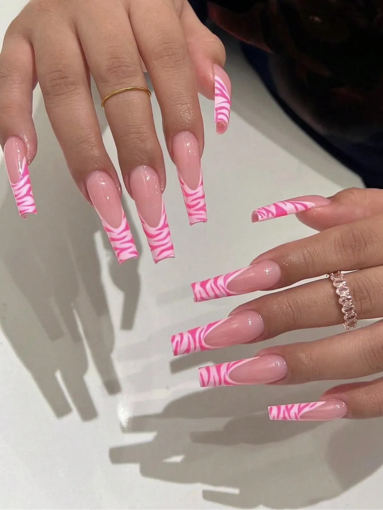 

24pcs Y2K Style Cute Coffin-Shaped Pink Striped False Nails Set With 1pc Nail File And 1pc Jelly Gel Press On Nails Nail Supplies