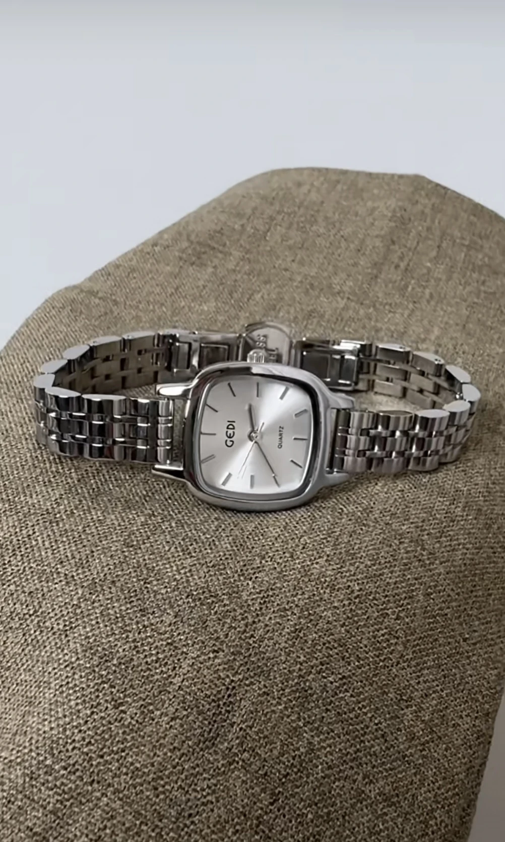 

Elegant women's watch, light luxury, simple temperament, high-end female model, square new style, gift for women