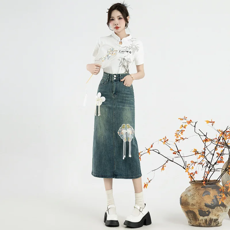 Chinesischer schicker Jeans rock A- Line-Rock für Frauen 2024 Frühling Sommer hohe Taille Retro bestickter geteilter A- Line-Midi-Rock