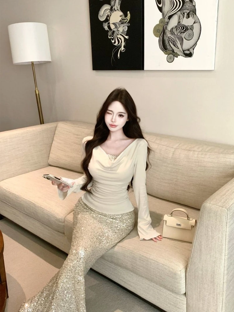 

Зимний женский элегантный комплект: топ с пайетками и имитацией двухслойности, юбка-карандаш фасона «русалка», с длинными рукавами, теплый