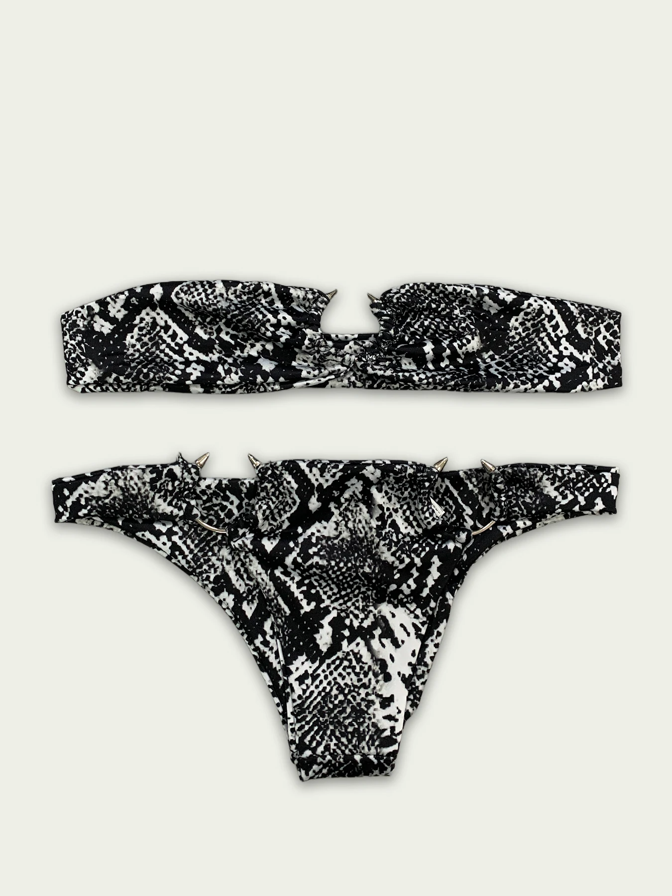Women Y2K Aesthetic Punk Snake Print Two Piece Swimsuit Trend Metal Spike Accent Strapless Bandeau Low Waist Beach Bikini Outfit