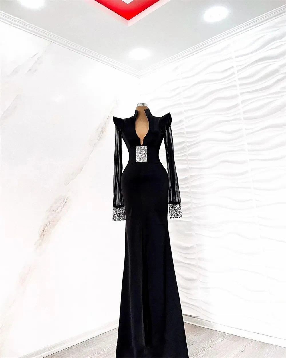 2023 Vintage Black Evening Dresses Cap Sleeves Mermaid Glitter Satin Dubai Pageant Saudi Arabia Celebrity Party Gowns Vestidos