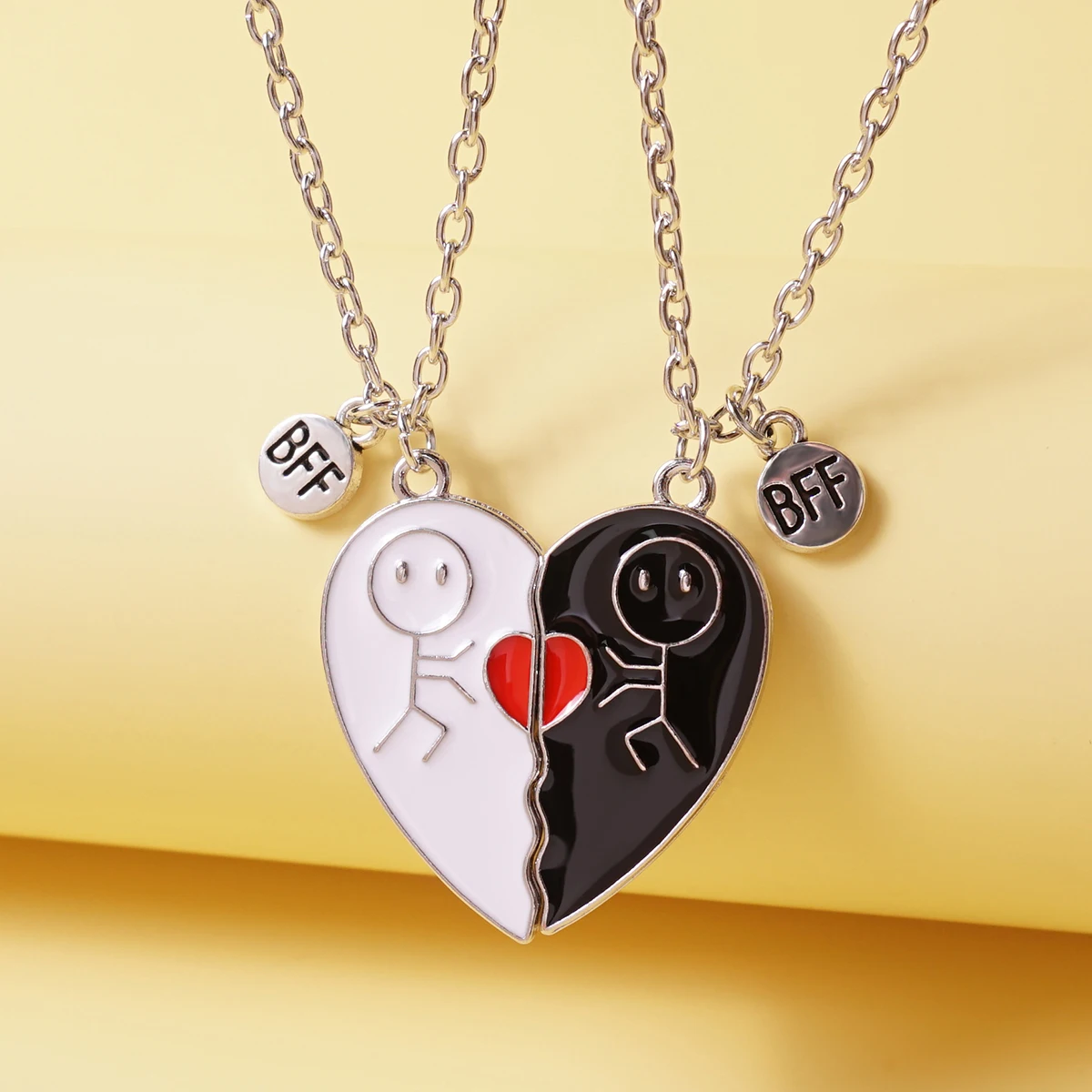 2 Pcs/Set Magnetism Best Friends Pendant Necklace for Women Couple Love Broken Heart Clavicle Chain Valentine's Day Gift