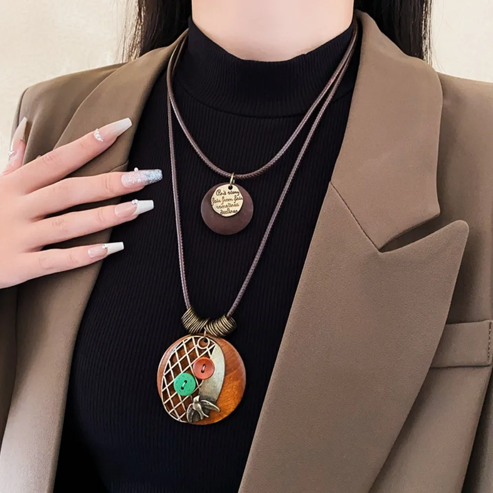 Boho Vintage Aged Round Disc Textured Layered Circular Pendant Leather Cord Necklace for Women Ethnic‑Style Outfit Jewelry Gift