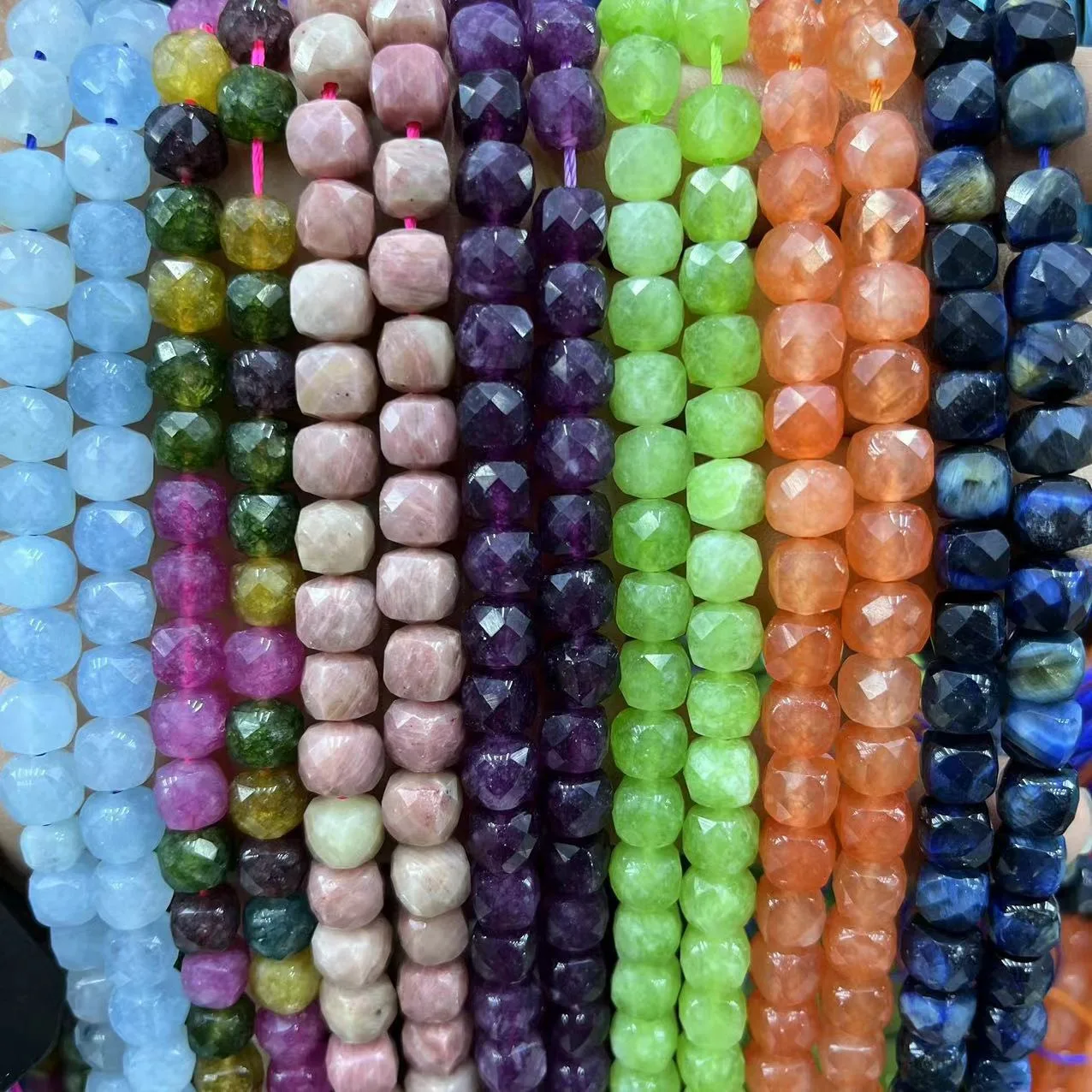 8x8mm Natürlicher Regenbogen-Turmalin-Achat, geschnittene Zuckerwürfel-Perlen, quadratische Perlen für Schmuck, DIY Armband, Halskette, Zubehör, Großhandel