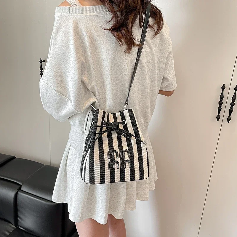 

Elegant Women's Luxury Leather Shoulder Tote Bag Classic Fashion Crossbody Designer Handbag For Daily Style