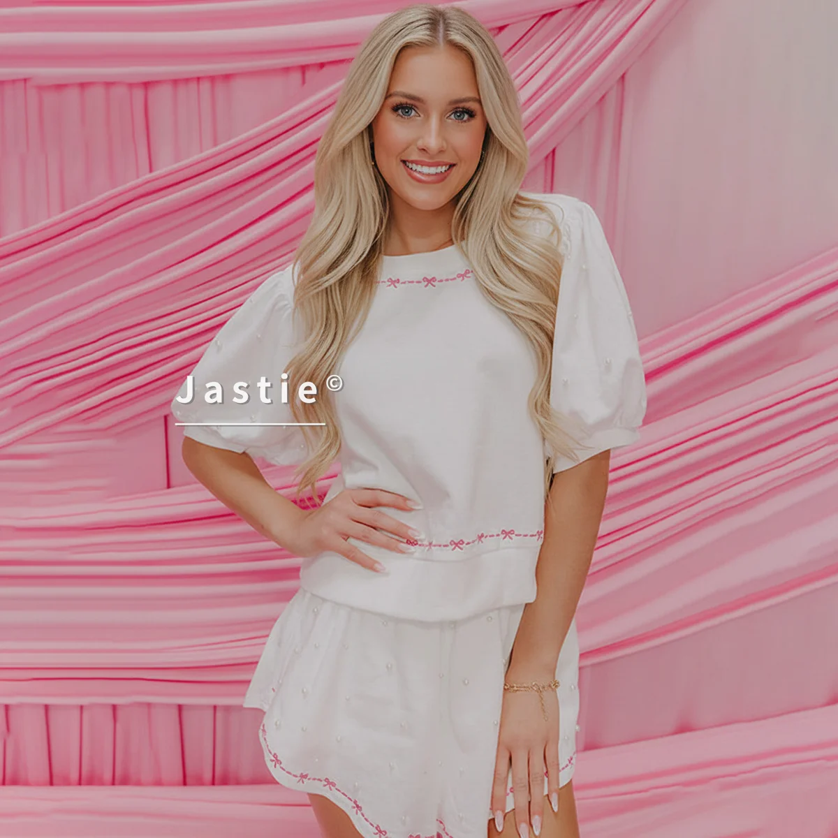 

2026 однотонный повседневный летний костюм для женщин, топ с короткими рукавами и милой жемчужной строчкой + мини-шорты, юбка, комплекты из двух предметов