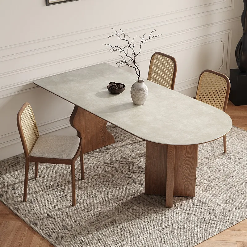 

Обеденный стол из массива дерева в легком французском стиле для дома. Современный минималистичный стол в средневековом стиле.