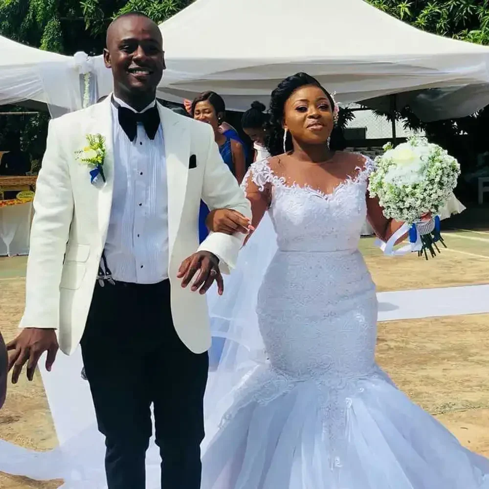 Customized Plus Big Size Customized White Cheap Lace Zipper Button Back Mermaid African Long Sleeve Wedding Gowns