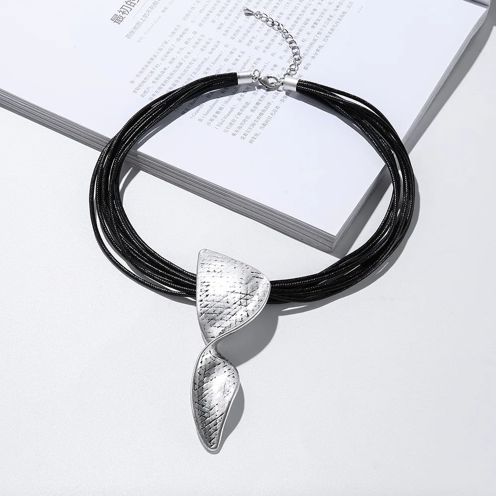

European and American S-shaped multi-strand rope pattern pendant women's short alloy choker necklace