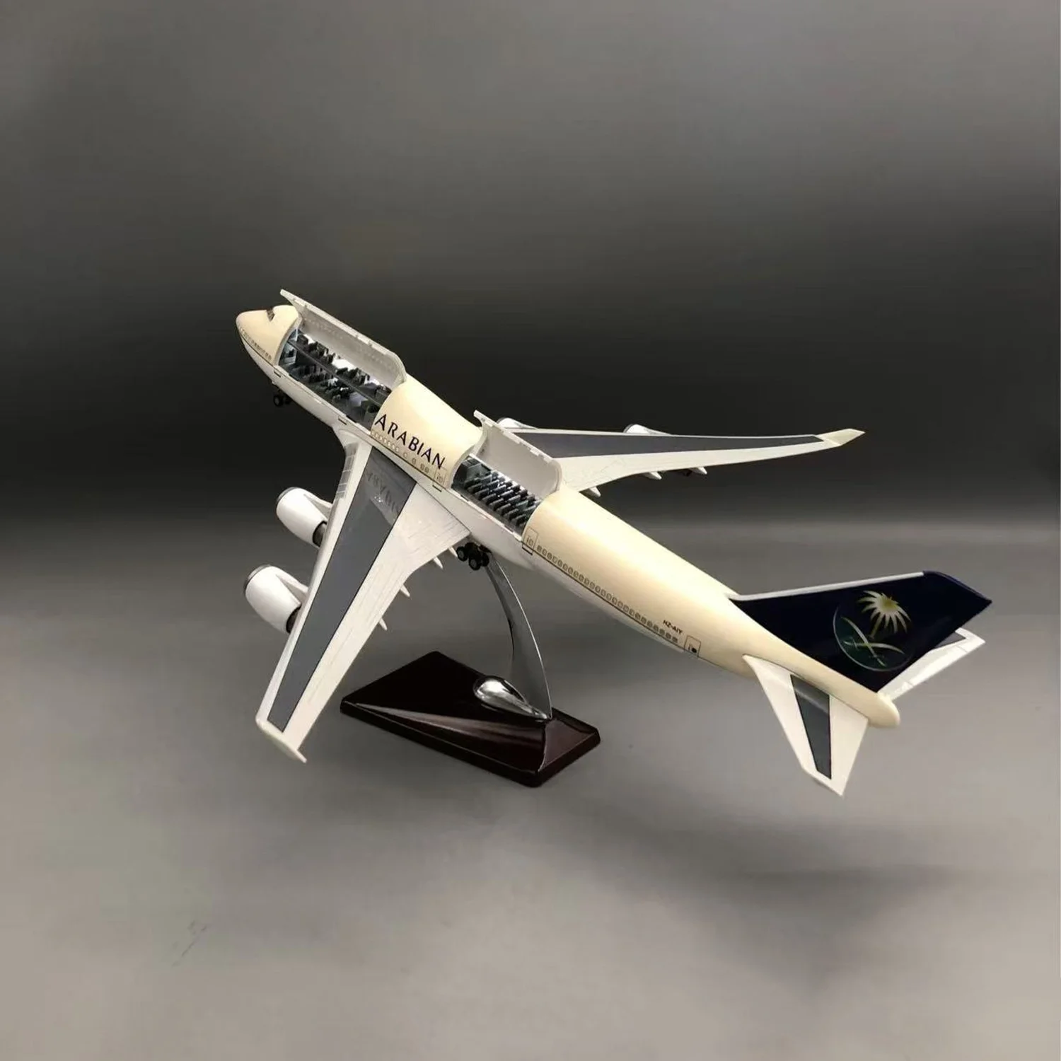 47cm Saudi Arabia Airways B747 Scale Airplanes Model Double Open Door Resin Diecast Aircraft With LED For Enthusiasts Collection