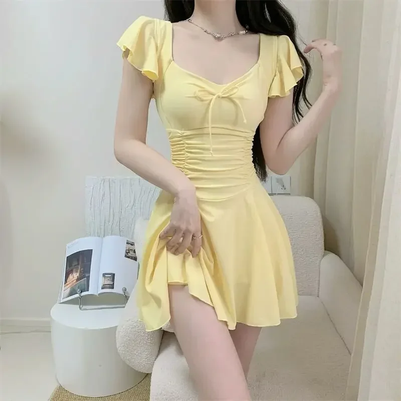 Traje de baño conservador de una pieza para mujer, cubierta de carne, adelgazante, estilo coreano, estilo de hadas, pecho pequeño recogido, vacaciones de primavera caliente