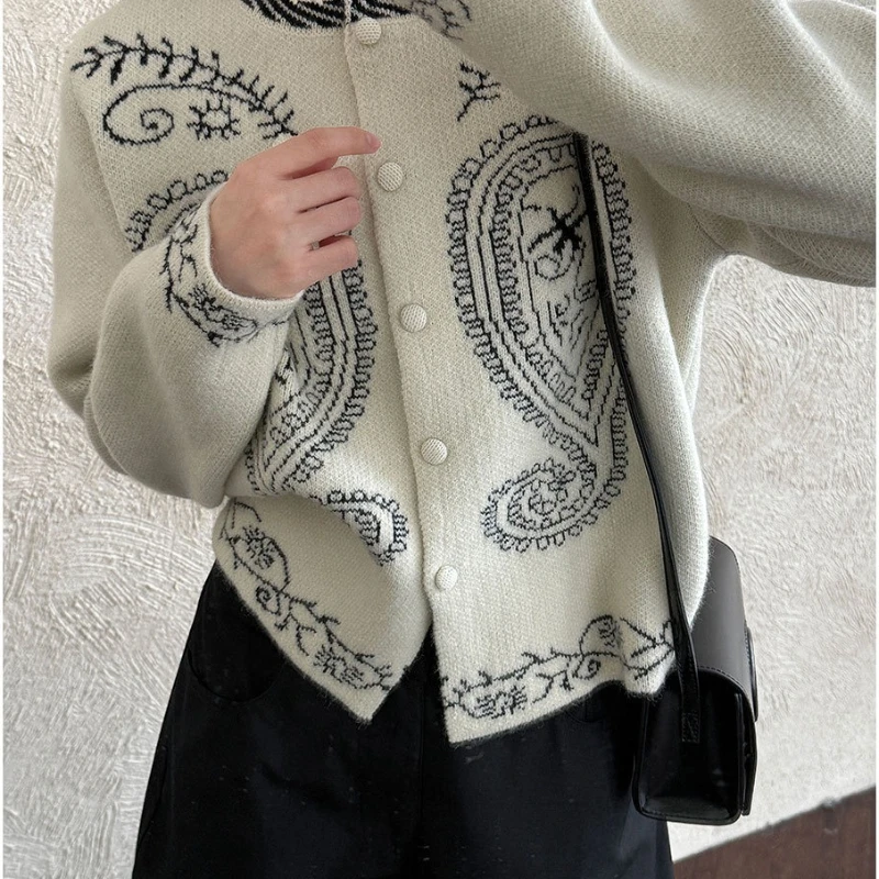

2025 Autumn and Winter Hot Selling Simple Retro Embroidered Single Breasted Knitted Sweater for Women