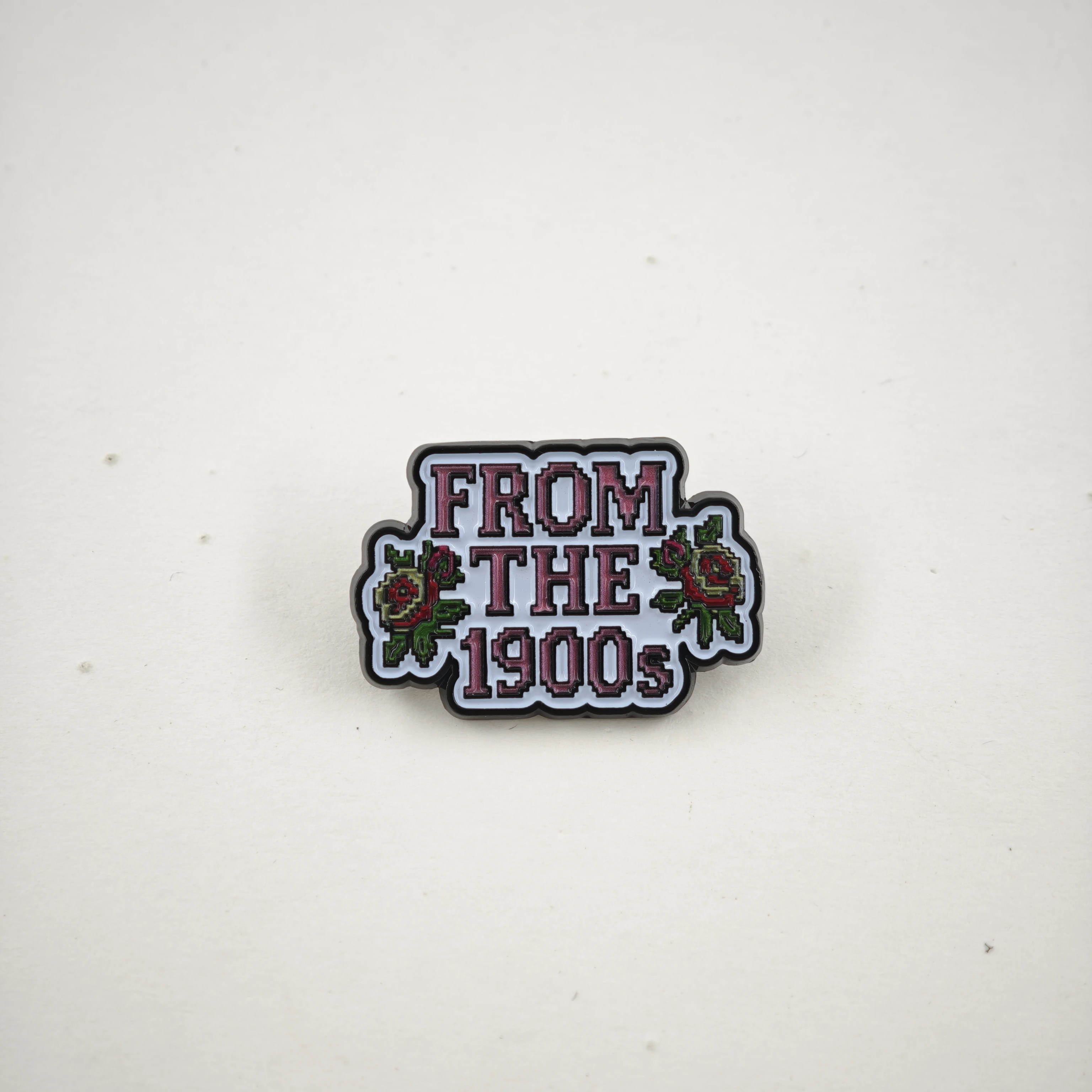 Aus dem 19. Jahrhundert Emaille-Pin Retro Pixel-Art Buchstaben Broschen Kreuzstich Rose Reversnadel Lustiger Y2K Schmuck Geschenk für Rucksack – Detail 10
