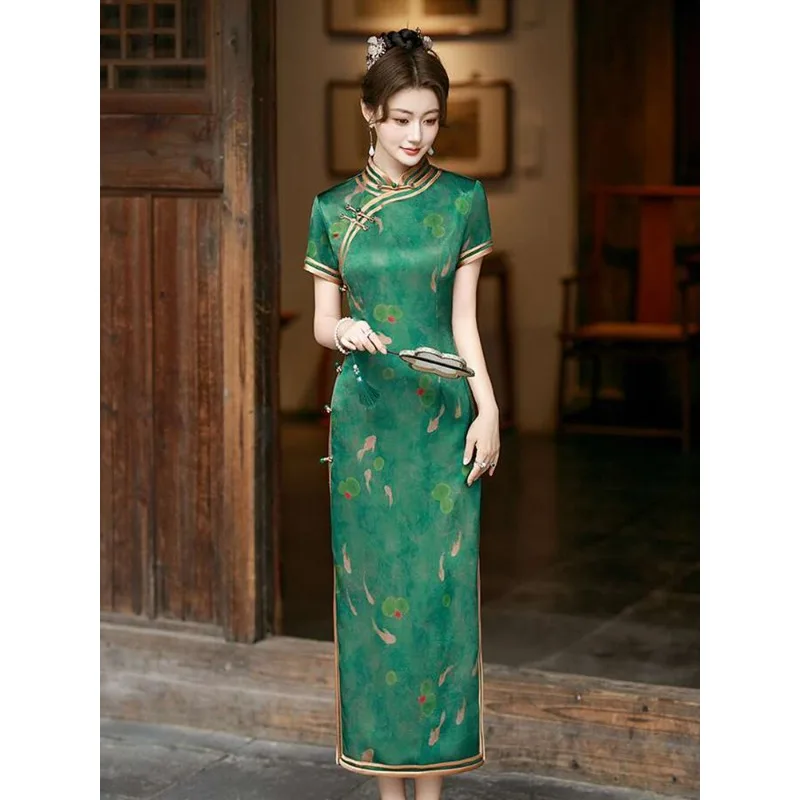 vestido-cheongsam-verde-de-alta-gama-para-madres-talla-grande-modelo-juvenil-2026