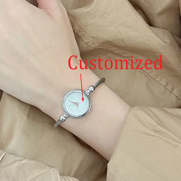 2025 NWE Relógios de quartzo femininos da moda, nicho simples, relógios decorados personalizáveis para mulheres elegantes