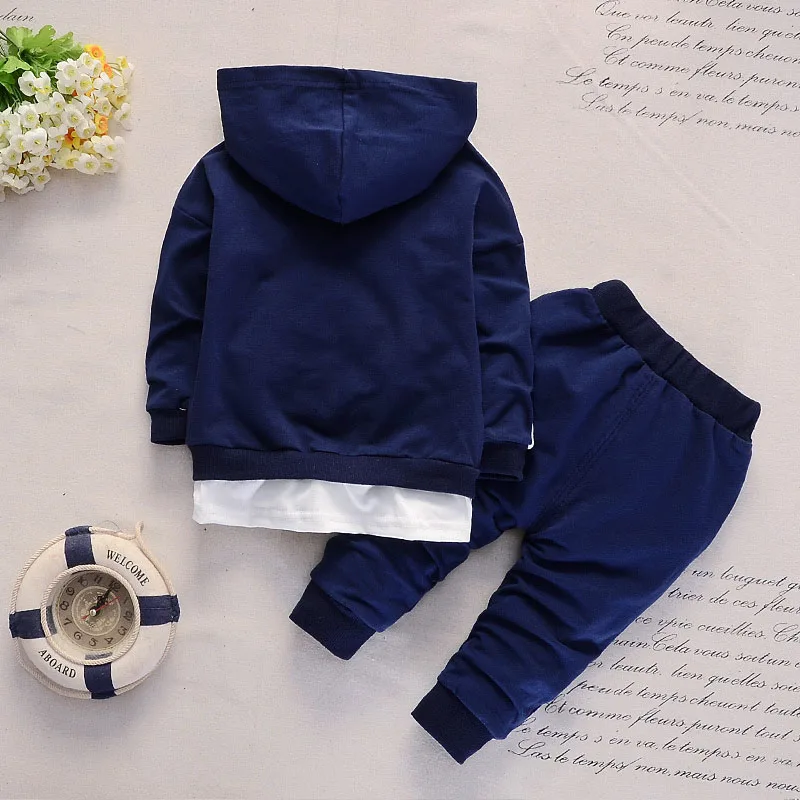 Ensemble de vêtements de sport pour garçons, manteau à capuche et pantalon, vêtements pour enfants, bébé de 0 à 5 ans, nouvelle version coréenne, mode printemps et automne, 2023